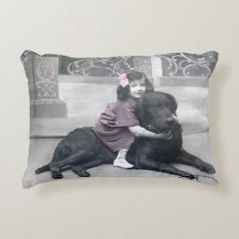 Mädchen und ihr Hund Dekokissen