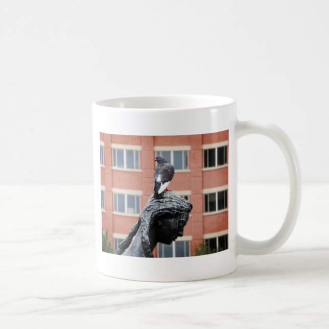 Mädchen und ihre Taube Kaffeetasse (Rechts)