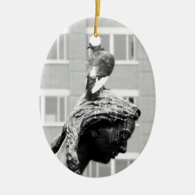 Mädchen und ihre Taube Keramik Ornament (Vorne)