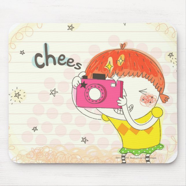 Mädchen, welches die Kamera, klickend hält Mousepad (Vorne)