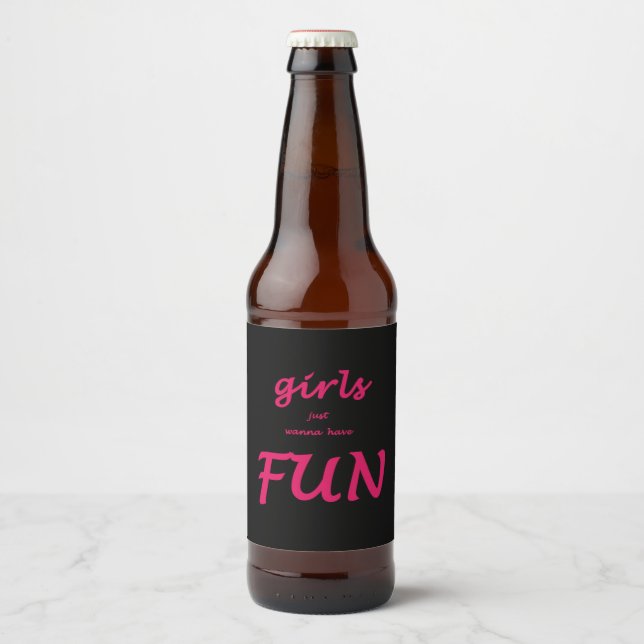 Mädchen wollen nur Spaß haben Bierflaschenetikett (Vorderseite)