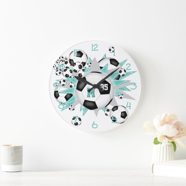 Mädchenfußball-Blowout-Licht aquamarine Graustars Große Wanduhr (Zuhause)