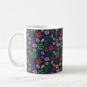 Mädchenhafte bohemianische Blumen in Marineblau un Kaffeetasse