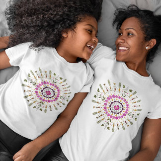 Mädchenhafte einzigartige Mandala-Pressed Flowers- T-Shirt