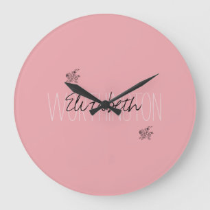 Mädchenhaftes florales Namens-Calligraphy in rosa, Große Wanduhr