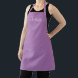 Mädchenlavener, benutzerdefinierter, moderner Skri Schürze<br><div class="desc">Personalisierter Lavendel moderne Skriptname Text monogram solide schlichte Farbe gürlich elegante elegante elegante Lavendel und weiß Text Küche Schürze. Anpassen,  personalisieren Sie es mit Namen,  Zitat,  Phrasen oder Text. Geeignet für Köche,  Koch,  Keramik,  Keramiken,  Handwerk,  Arbeit,  Küche,  Backen,  Grillen,  Grill etc.</div>