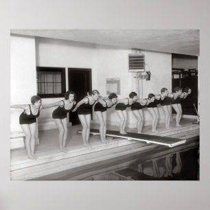 Mädchenschwimmteam, 1930. Altes Foto Poster