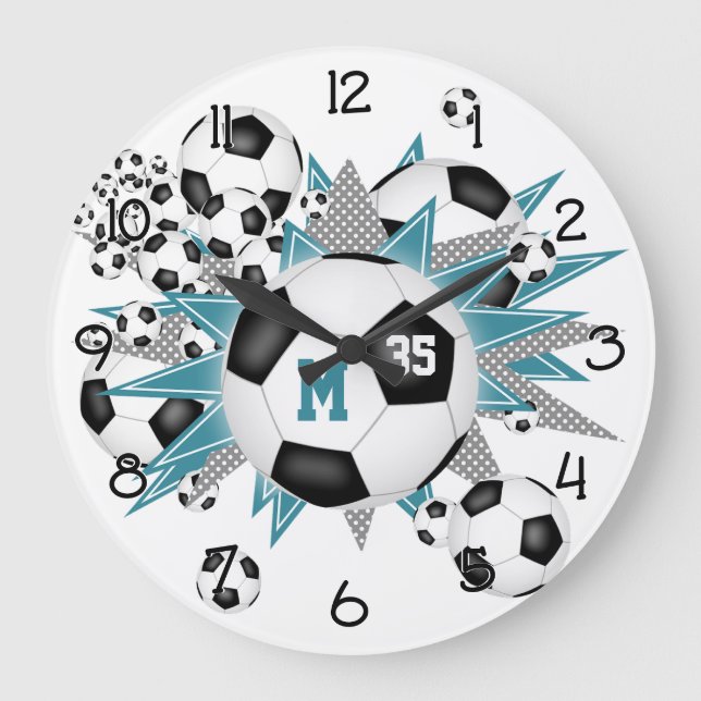 Mädchensportfußball mit aquamarinen grauen Sternen Große Wanduhr (Vorderseite)