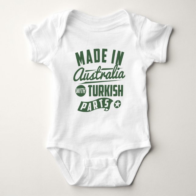Made in Australia mit türkischen Teilen Baby Strampler (Vorderseite)