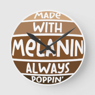 Made w/Melanin Immer Poppin Black Bruh Sista Runde Wanduhr