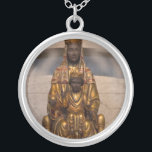 Madonna mit dem Montserrat Versilberte Kette<br><div class="desc">Madonna von Montserrat Black Madonna Jungfrau Mary - Kunstdrucke auf verschiedenen Materialien. Eine tolle Geschenkidee, um Ihre Zuhause aufzuhellen. Kaufen Sie dieses Kunstwerk auch auf Telefonkisten, Kleidung, Tasse, Kissen und mehr. Poster und Kunstdruck auf Kleidung und für Ihre Wand - verschiedene Hintergründe - großartig für Sie persönlich und für die...</div>