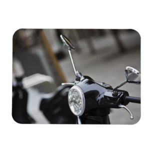 Madrid, schwarzer Vespa-Roller Magnet