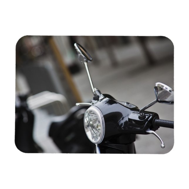 Madrid, schwarzer Vespa-Roller Magnet (Horizontal)