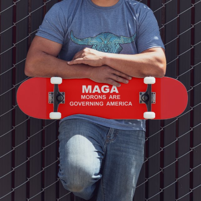 MAGA SKATEBOARD (Außenbereich 3)