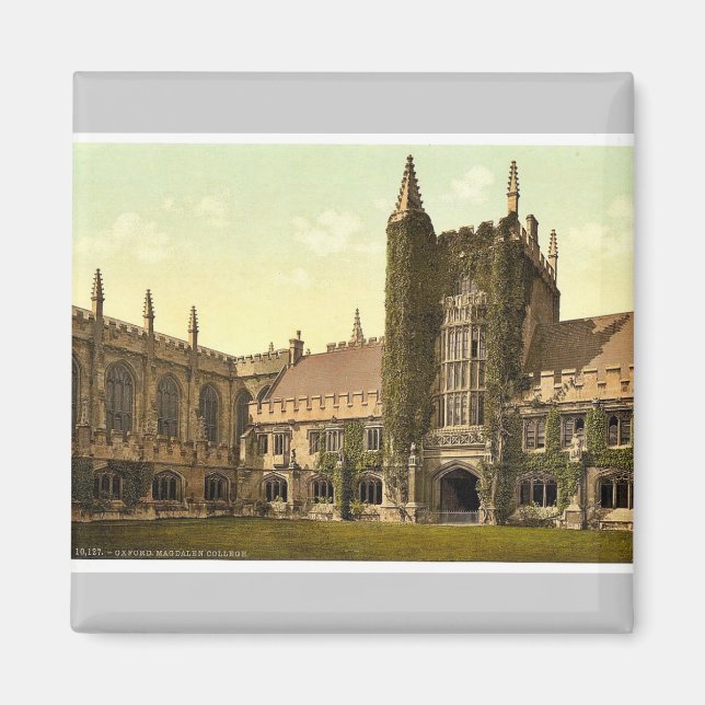 Magdalen Uni, Gründungsturm und Kronleuchter, O Magnet (Vorne)