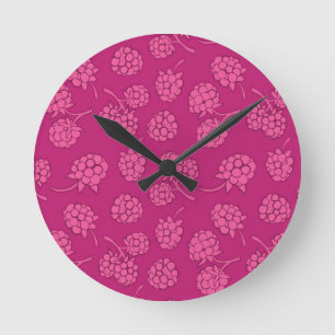 Magenta Berry Pattern Runde Wanduhr
