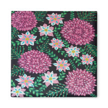 Magenta-Blume auf schwarz