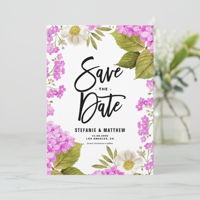 Magenta Hydrangea Floral QR Code Save The Date (Stehend Vorderseite)