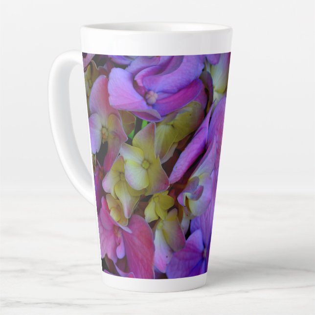 Magenta Lila-blaugelbe Hydrangeas-Blume Milchtasse (Linke Ecke)
