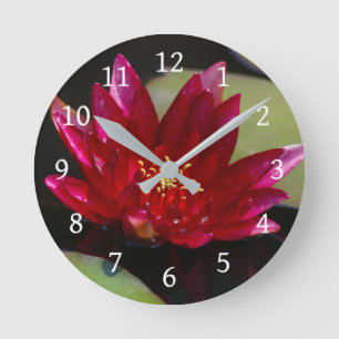 Magenta Lotus Wasserlilie Runde Wanduhr