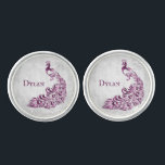 Magenta Peacock Leaf Cuff Links Manschetten Knöpfe<br><div class="desc">Mit einem Set von Magenta Peacock Leaf Vine Personalisiert Cuff Links können Sie Ihren Hochzeitsreisenden ein ganz besonderes Erlebnis bieten. Das Cuff Link Design zeichnet sich durch einen hellgrauen Grunge-Hintergrund mit einem lebendigen magenta-Pfau mit einer Blattrebe aus. Personalisieren Sie Ihre Daten mit dem Namen des Trauzeugen. Mit diesem Design sind...</div>