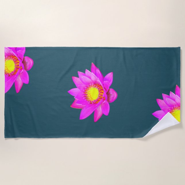 Magenta Pink Lotus Blume auf Blue Strandtuch (Vorderseite)