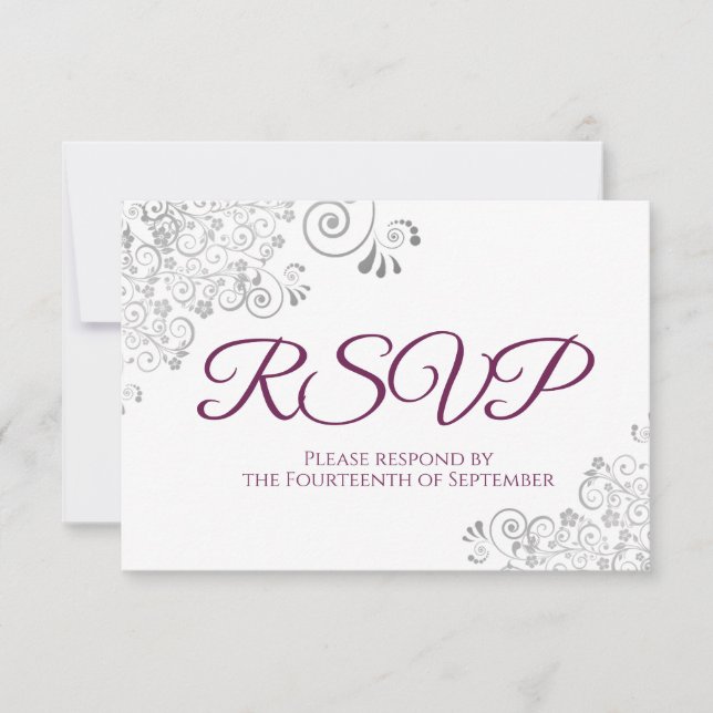 Magenta Plum auf White Elegante Silver Lace Weddin RSVP Karte (Vorderseite)