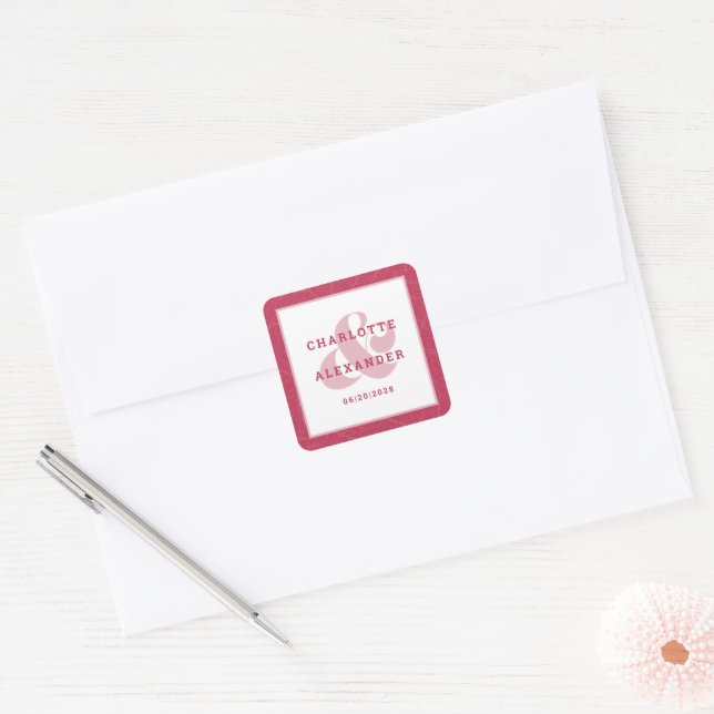 Magenta Red Modern Wedding Trendy Bride & Groom Quadratischer Aufkleber (Umschlag)