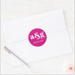 Magenta Rosa Hochzeit Runder Aufkleber<br><div class="desc">Magenta rosa einfache und elegante monogramm Hochzeitsaufkleber. Es zeigt Ihren Anfang und das Datum Ihrer Hochzeit in weiß auf heißen rosa Hintergrund.</div>
