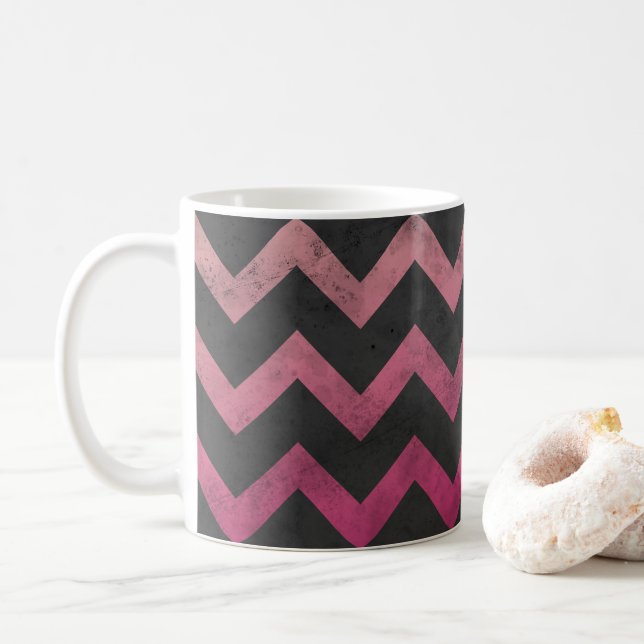 Magenta rosa Ober dunkelgrau Zickzack Muster Kaffeetasse (Mit Donut)