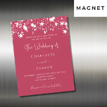 Magenta Stars Luxushochzeit Magneteinladung<br><div class="desc">Magentafarbener Hintergrund,  mit weißen Sternen verziert. Personalisieren Sie Ihre Namen und die Details. Zurück: magentafarbener Hintergrund.</div>