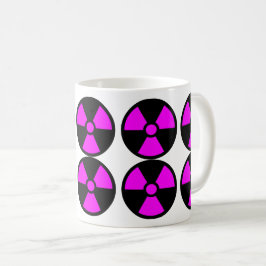 Magenta-Trefoliensymbole auf schwarzem Hintergrund Kaffeetasse