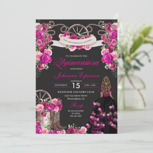 Magenta und Black Cowgirl Western Quinceanera Einladung (Stehend Vorderseite)