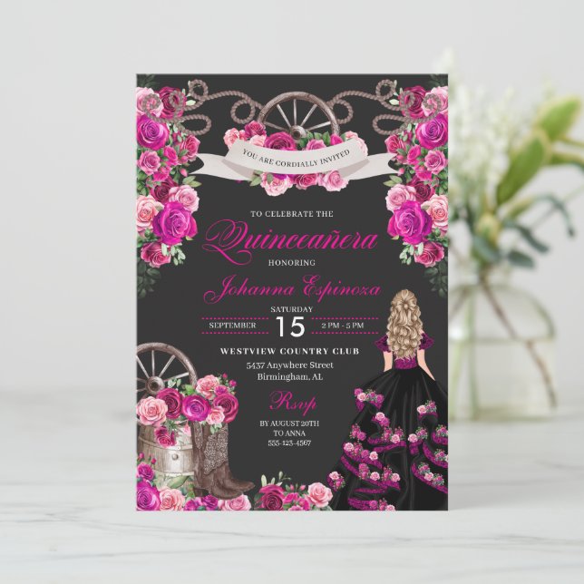 Magenta und Black Cowgirl Western Quinceanera Einladung (Stehend Vorderseite)