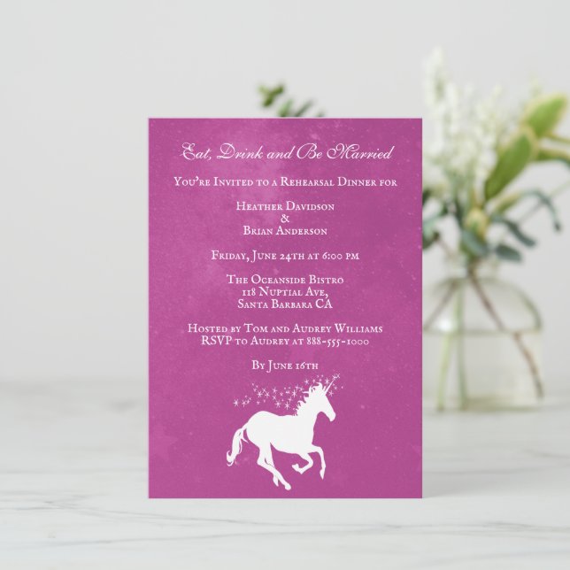 Magenta Unicorn Hochzeitsessen Probe Einladung (Stehend Vorderseite)