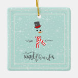 Magic and Wonder Christmas Snowman Mint ID440 Keramikornament<br><div class="desc">Schönes minimalistisches Weihnachtsgeschmack mit einem stilvollen, in Weiß gerahmten Schneemann auf einem minzgrünen Hintergrund, verstreut mit Schneeflocken und Sternen. Trendy Typografie von 'Magic and Wonder' rundet das Design ab. Fügen Sie Ihren Namen zu personalisieren, wenn gewünscht. Suchen Sie ID440, um weitere koordinierende Produkte und zusätzliche Farboptionen für dieses Design zu...</div>