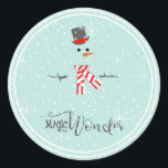 Magic and Wonder Christmas Snowman Mint ID440 Runder Aufkleber<br><div class="desc">Wunderschönes rundes Weihnachtsdesign mit einem stilvollen, weiß gerahmten Schneemann auf einem Minzgrün, verstreut mit Schneeflocken und Sternen. Trendy Typografie von 'Magic and Wonder' rundet das Design ab. Fügen Sie Ihren Namen zu personalisieren, ist Sie bevorzugen. Suchen Sie ID440, um weitere koordinierende Produkte und zusätzliche Farboptionen für dieses Design zu sehen....</div>