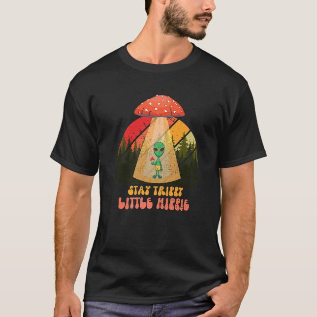 Magic Psilocybin Mushrooms Alien Bleibe Trippy Lit T-Shirt (Vorderseite)