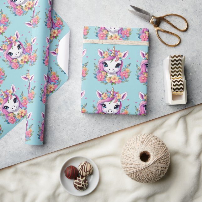 Magical Baby Unicorn mit Blume Geschenkpapier (Kunsthandwerk)