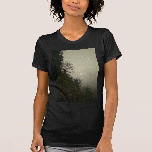 Magical Mist Forest Hill T-Shirt (Vorderseite)