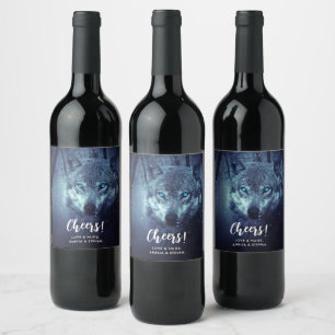 Magical Wild Wolf mit Phantastischen blauen Augen Weinetikett