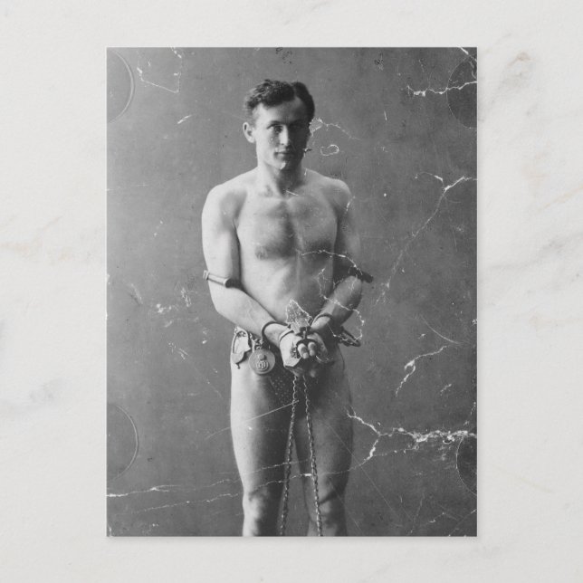 Magician Harry Houdini Stehend in Chains Postkarte (Vorderseite)