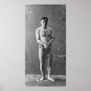 Magier Harry Houdini stehend in den Ketten Poster