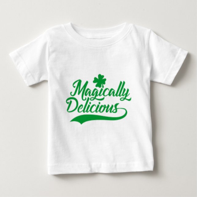 Magisch köstlicher St. Patrick's Day Baby T-shirt (Vorderseite)