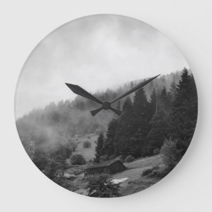 Magische, coole Natur im Nebel Große Wanduhr