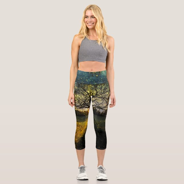 Magische Glühwürmchen, traumhafte Landschaft Capri Leggings (Vorderseite)