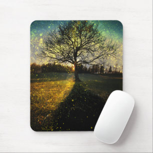 Magische Glühwürmchen, traumhafte Landschaft Mousepad