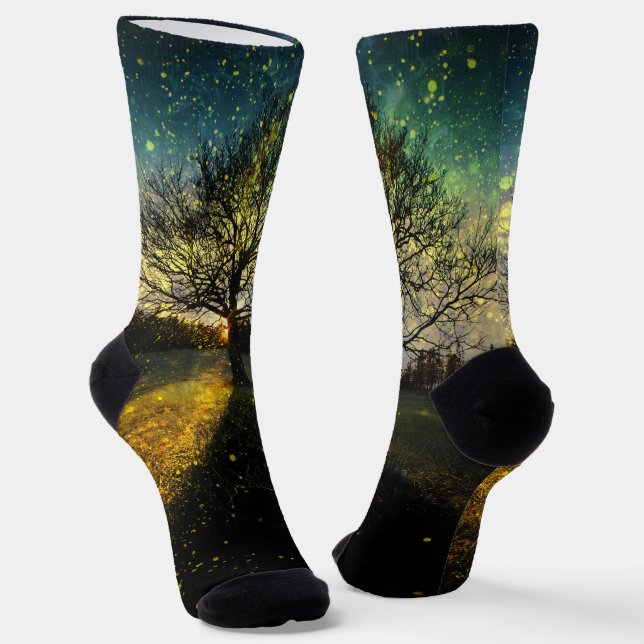 Magische Glühwürmchen, traumhafte Landschaft Socken (Gewinkelt)