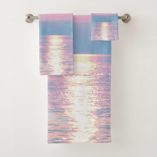 Magische Landschaft in rosa Sonnenuntergang Badhandtuch Set (Insitu)