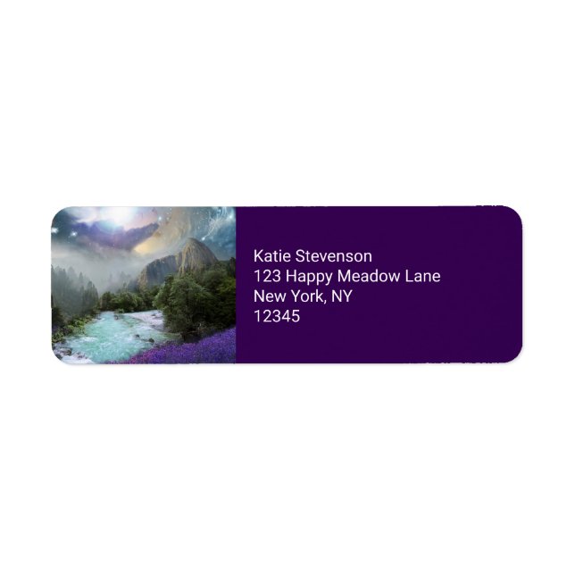 Magische Naturlandschaft mit rauschendem Wasser (Vorne)